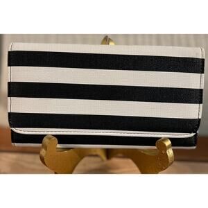 KUT from the Kloth black-and-white wallet